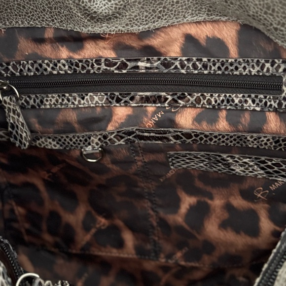 B. Makowsky Snakeskin Patterned Shoulder Bag - Picture 10 of 13